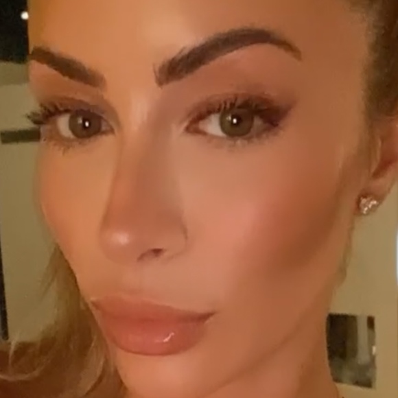 ari10128916